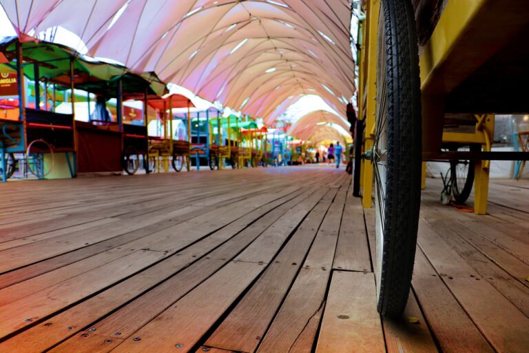 Personal Finance Podcasts: Insights for Savvy Shoppers